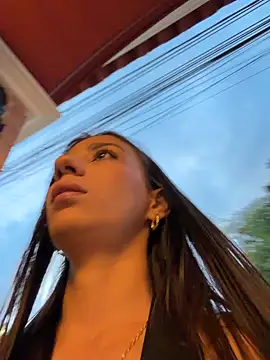 Snapshot of -juicy_ chatting on 4, 12, 2025 -juicy online show from 4, 12, 2025