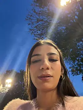 -juicy  online show from 19, 3, 2026