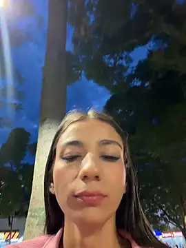 -juicy  online show from 10, 4, 2026