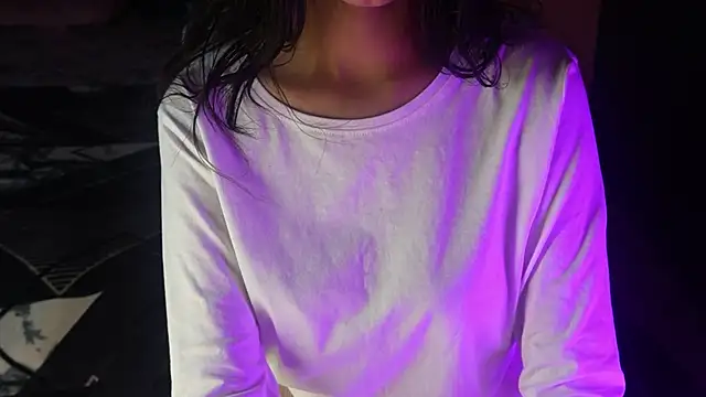 Snapshot of NidhiChandra chatting on 6, 11, 2025 NidhiChandra online show from 6, 11, 2025