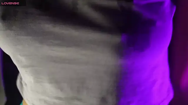 Snapshot of NidhiChandra chatting on 12, 11, 2025 NidhiChandra online show from 12, 11, 2025