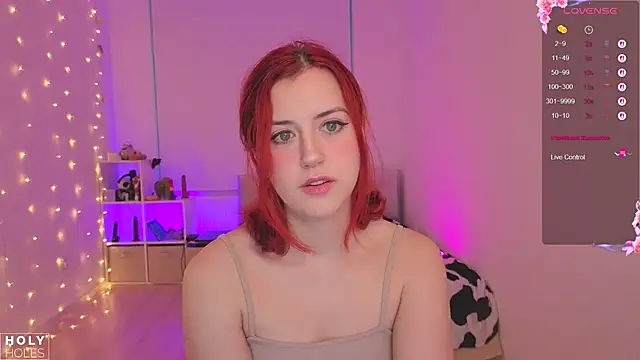 Snapshot of bananasgirl chatting on 14, 11, 2025 bananasgirl online show from 14, 11, 2025