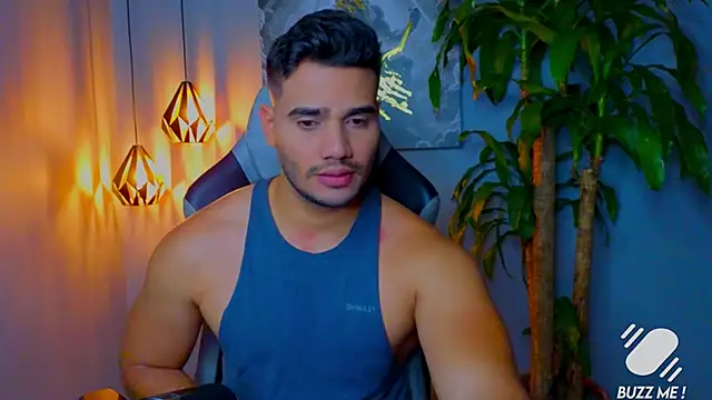 Snapshot of AndresR3 chatting on 5, 10, 2025 AndresR3 online show from 5, 10, 2025