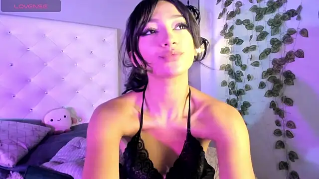 Nicollee Heart online show from 27, 3, 2026