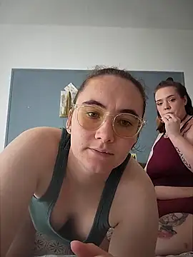 Snapshot of AndHerXO chatting on 19, 4, 2026 AndHerXO online show from 19, 4, 2026