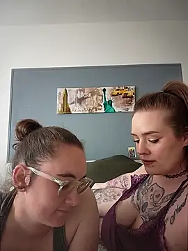 Snapshot of AndHerXO chatting on 22, 4, 2026 AndHerXO online show from 22, 4, 2026