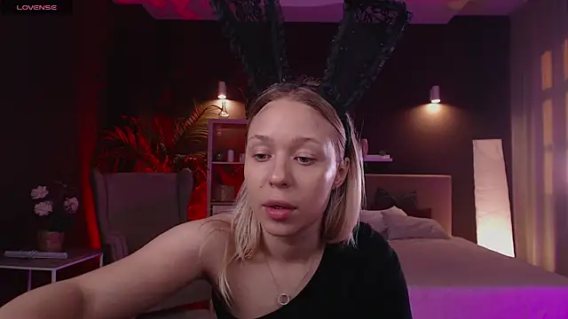 Snapshot of Pooja_Hegde chatting on 26, 9, 2025 Pooja Hegde online show from 26, 9, 2025