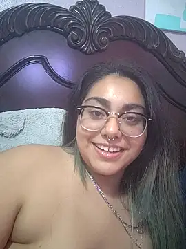 Snapshot of Lovelyrainn chatting on 8, 11, 2025 Lovelyrainn online show from 8, 11, 2025