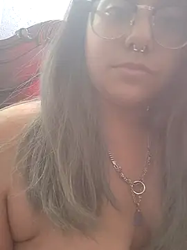 Snapshot of Lovelyrainn chatting on 10, 11, 2025 Lovelyrainn online show from 10, 11, 2025