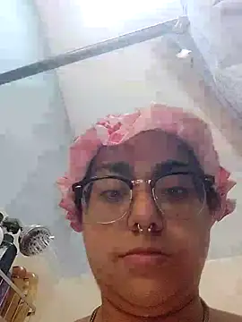 Snapshot of Lovelyrainn chatting on 11, 11, 2025 Lovelyrainn online show from 11, 11, 2025