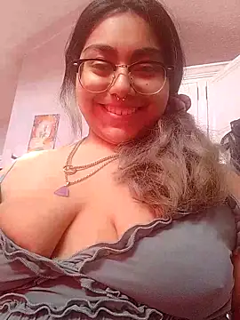 Snapshot of Lovelyrainn chatting on 14, 11, 2025 Lovelyrainn online show from 14, 11, 2025