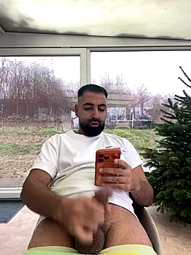 Snapshot of bignasthairy chatting on 20, 12, 2025 bignasthairy online show from 20, 12, 2025