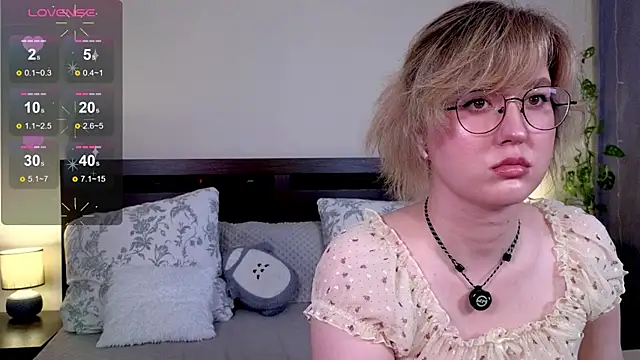 Snapshot of _AlexaFlowers_ chatting on 19, 5, 2026 AlexaFlowers online show from 19, 5, 2026