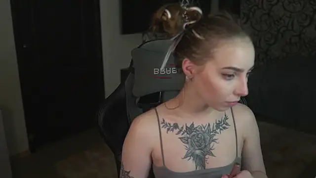 Snapshot of lis_silver chatting on 23, 11, 2025 lis silver online show from 23, 11, 2025