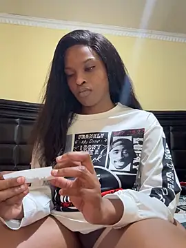 Snapshot of nia_long21 chatting on 7, 10, 2025 nia long21 online show from 7, 10, 2025
