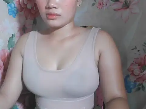 Snapshot of Katie_Winslet chatting on 11, 9, 2025 Katie Winslet online show from 11, 9, 2025