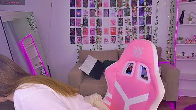 Moon  Bunny online show from 15, 4, 2026