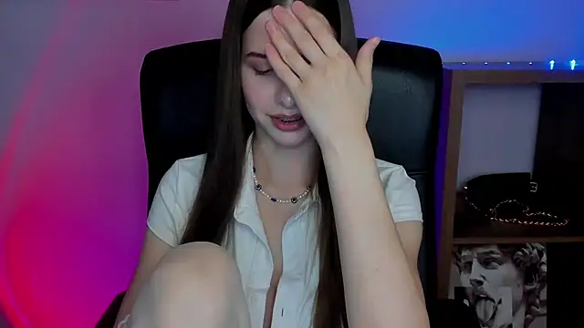 Snapshot of LuxMaya chatting on 24, 10, 2025 LuxMaya online show from 24, 10, 2025