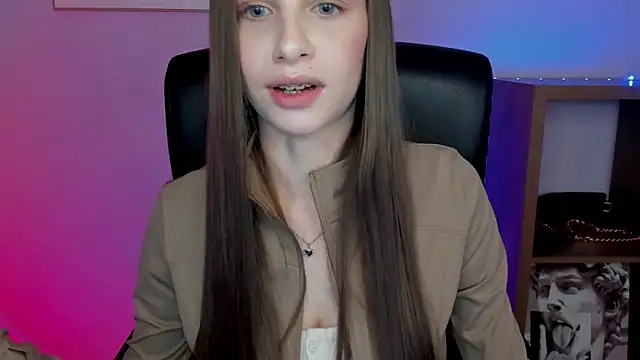 Snapshot of LuxMaya chatting on 28, 11, 2025 LuxMaya online show from 28, 11, 2025