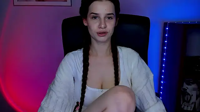 LuxMaya online show from 25, 2, 2026