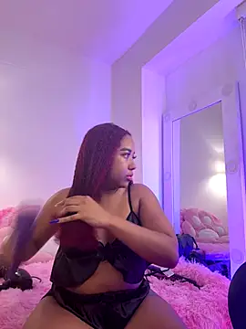 Snapshot of _Zahara_ chatting on 24, 9, 2025 Zahara online show from 24, 9, 2025