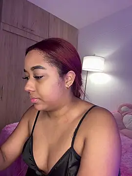 Snapshot of _Zahara_ chatting on 1, 10, 2025 Zahara online show from 1, 10, 2025