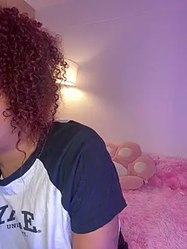 Snapshot of _Zahara_ chatting on 4, 10, 2025 Zahara online show from 4, 10, 2025