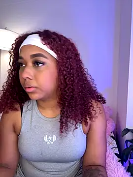 Snapshot of _Zahara_ chatting on 10, 10, 2025 Zahara online show from 10, 10, 2025