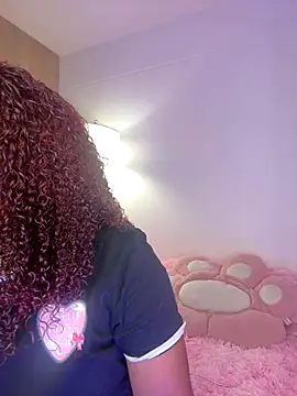 Snapshot of _Zahara_ chatting on 18, 10, 2025 Zahara online show from 18, 10, 2025