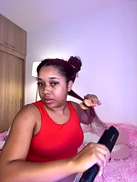 Snapshot of _Zahara_ chatting on 19, 10, 2025 Zahara online show from 19, 10, 2025