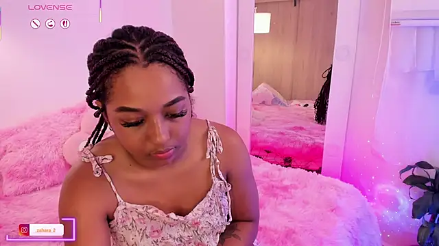 Snapshot of _Zahara_ chatting on 4, 11, 2025 Zahara online show from 4, 11, 2025