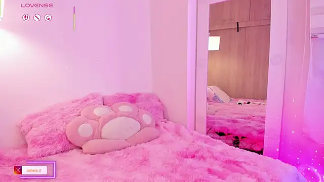 Snapshot of _Zahara_ chatting on 6, 11, 2025 Zahara online show from 6, 11, 2025