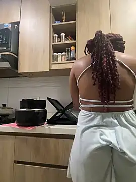 Snapshot of _Zahara_ chatting on 14, 11, 2025 Zahara online show from 14, 11, 2025