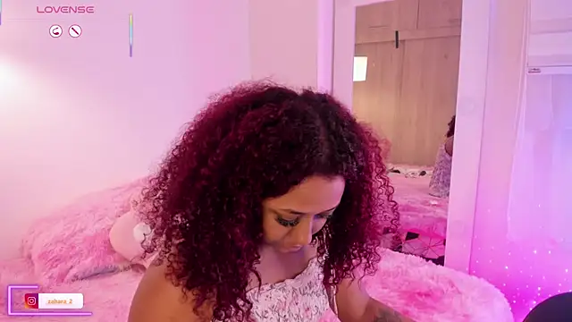 Snapshot of _Zahara_ chatting on 25, 11, 2025 Zahara online show from 25, 11, 2025