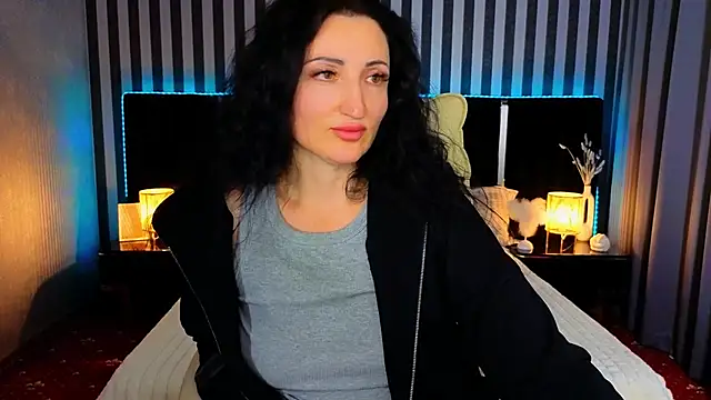 Snapshot of MissRossi chatting on 11, 10, 2025 MissRossi online show from 11, 10, 2025