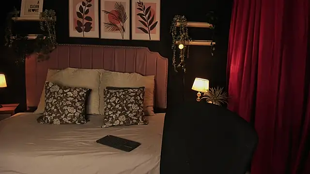 Snapshot of anne_dh chatting on 14, 12, 2025 anne dh online show from 14, 12, 2025