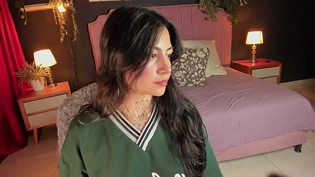 Snapshot of anne_dh chatting on 23, 12, 2025 anne dh online show from 23, 12, 2025