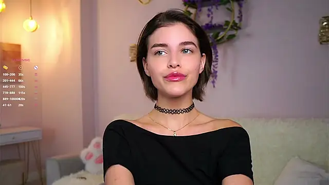 Snapshot of EleneButton chatting on 24, 10, 2025 EleneButton online show from 24, 10, 2025