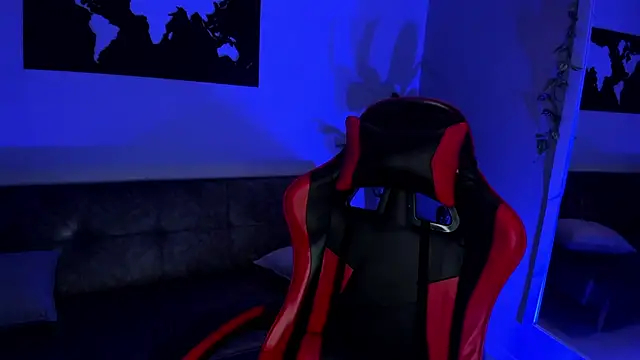 Snapshot of ZoeValencia1 chatting on 8, 10, 2025 ZoeValencia1 online show from 8, 10, 2025