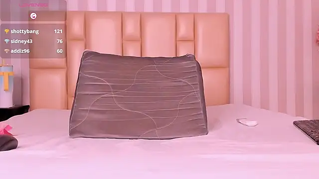 Snapshot of DarkHoneyy chatting on 13, 12, 2025 DarkHoneyy online show from 13, 12, 2025