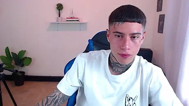 Snapshot of setthomas chatting on 22, 10, 2025 setthomas online show from 22, 10, 2025