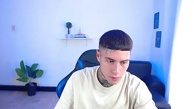 Snapshot of setthomas chatting on 23, 10, 2025 setthomas online show from 23, 10, 2025