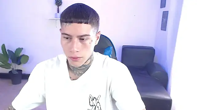 Snapshot of setthomas chatting on 28, 10, 2025 setthomas online show from 28, 10, 2025