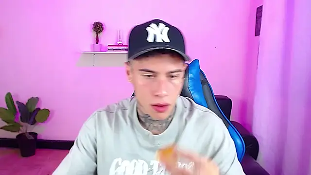 Snapshot of setthomas chatting on 7, 11, 2025 setthomas online show from 7, 11, 2025