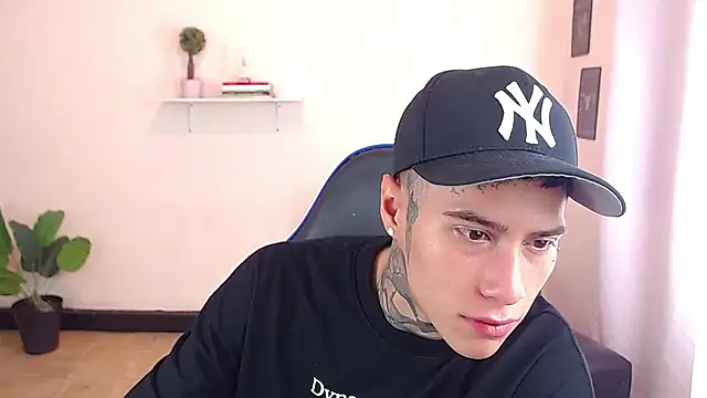 Snapshot of setthomas chatting on 21, 11, 2025 setthomas online show from 21, 11, 2025