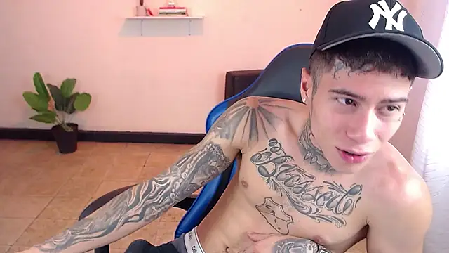 Snapshot of setthomas chatting on 24, 11, 2025 setthomas online show from 24, 11, 2025