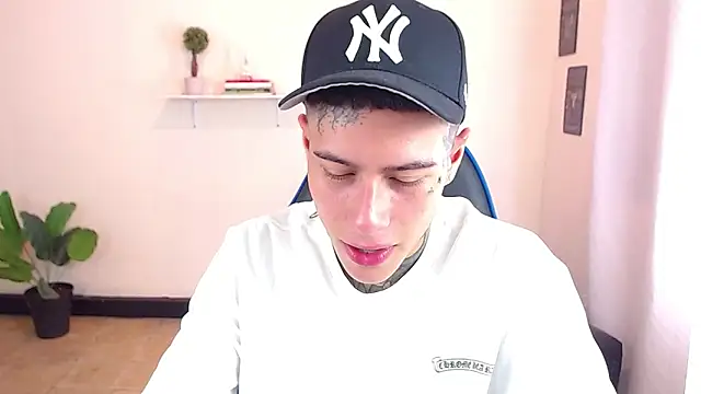 Snapshot of setthomas chatting on 25, 11, 2025 setthomas online show from 25, 11, 2025