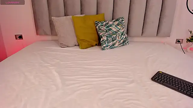 Snapshot of Tina_curly chatting on 28, 2, 2026 Tina curly online show from 28, 2, 2026