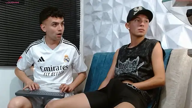 Snapshot of Isaac_tan chatting on 14, 12, 2025 Isaac tan online show from 14, 12, 2025