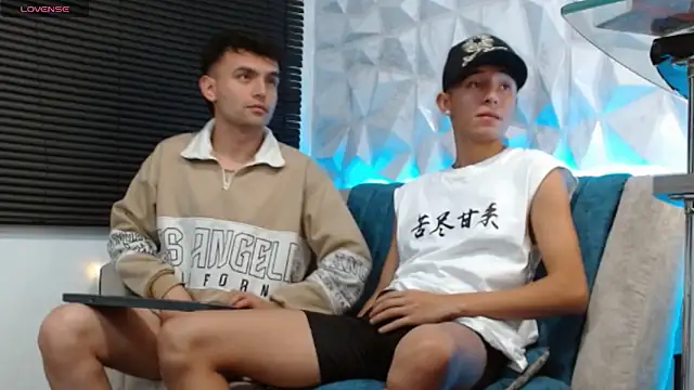 Snapshot of Isaac_tan chatting on 15, 12, 2025 Isaac tan online show from 15, 12, 2025